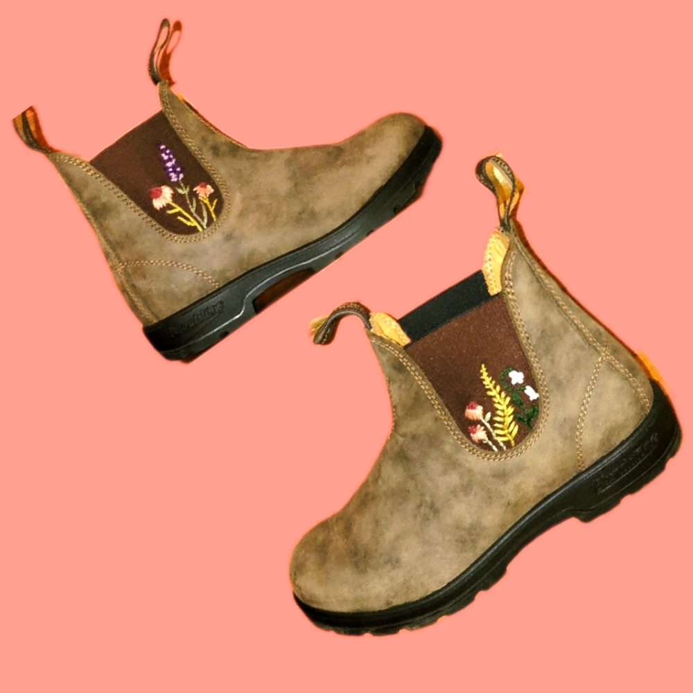 BLUNDSTONES -Size 9 Wide US. Size 6 1/2 AU. Rustic Brown